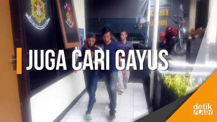 Anak Punk ini Bikin Geger Kantor Polisi karena Teriak Cari Novanto