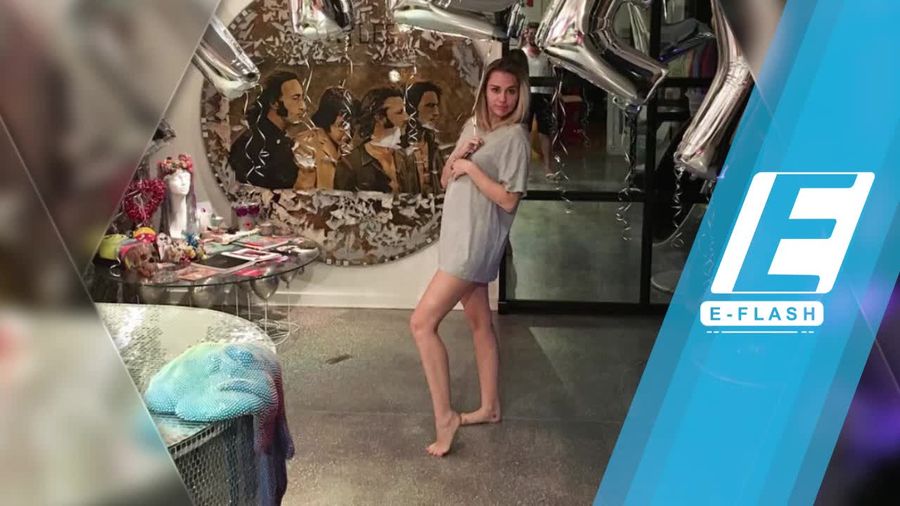 Unggah Foto Ini, Miley Cyrus Disebut Sedang Hamil