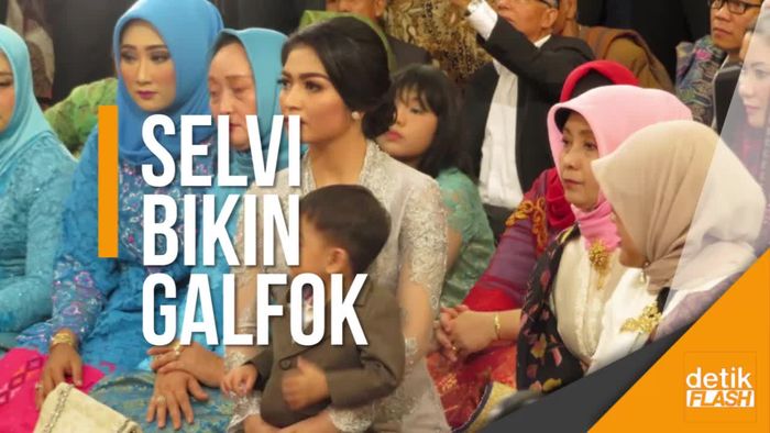 Pesona Selvi Menantu Presiden Jokowi di Prosesi Manortor Mora