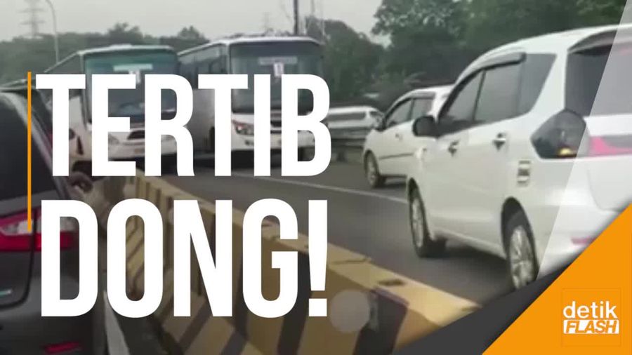 2 Mobil Nekat Lawan Arus di Karawang Jadi Bulan-bulanan Bus
