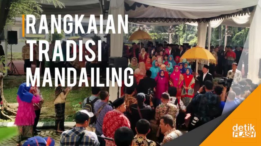 Keluarga Besar Bobby Nasution Jalani Prosesi Mangaloalo Mora
