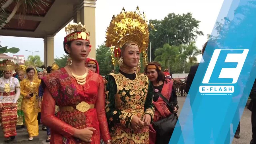 Cantiknya Para Peserta Kirab Kahiyang-Bobby