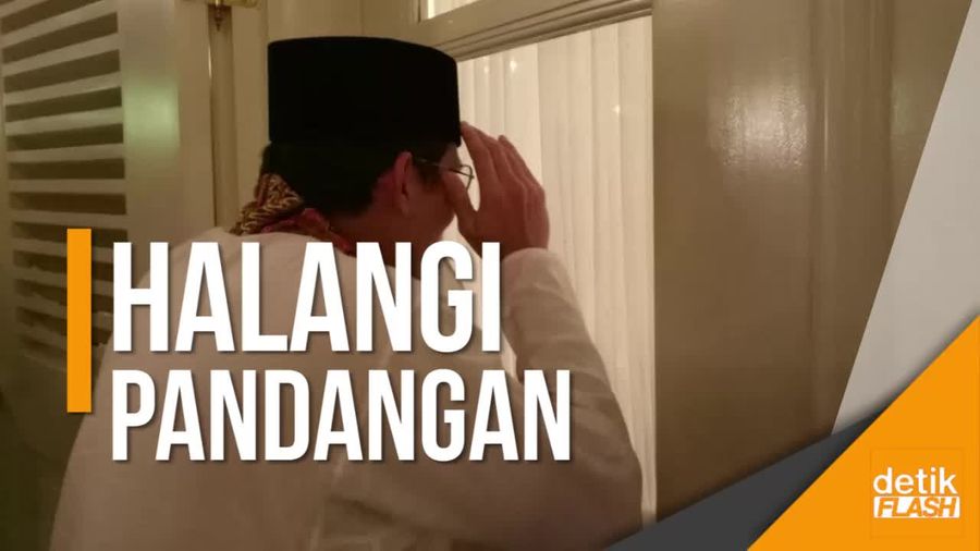 Pintu Pendopo Balai Kota Kok Dipasangi Gorden, Pak?