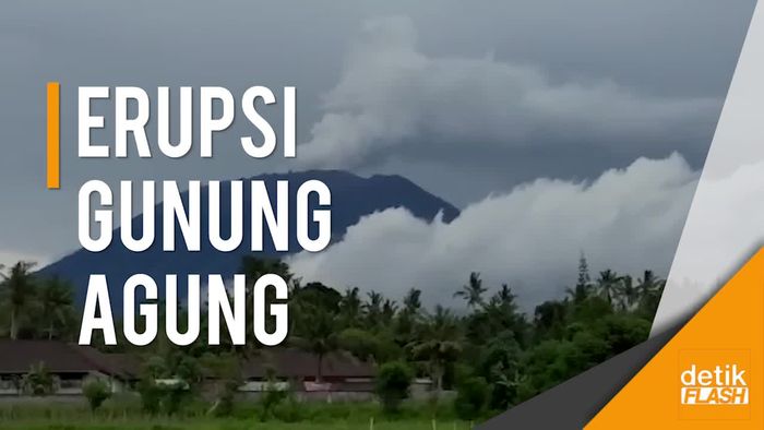 Asap Erupsi Gunung Agung Mulai Didominasi Uap Air