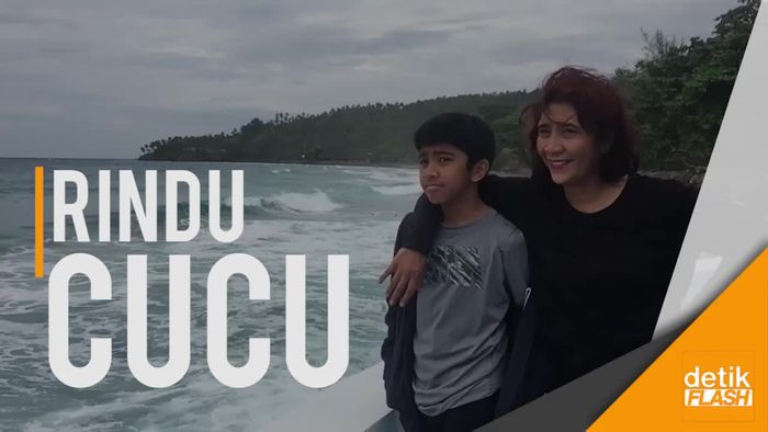 Momen Kebahagiaan Menteri Susi Bersama Cucu 