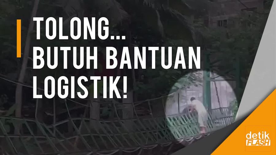 Terisolir, Warga Pacitan Bertaruh Nyawa Seberangi Jembatan Ekstrem