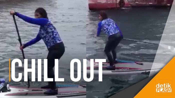  Menteri Susi Menikmati Laut dengan Paddling di Teluk Sabang