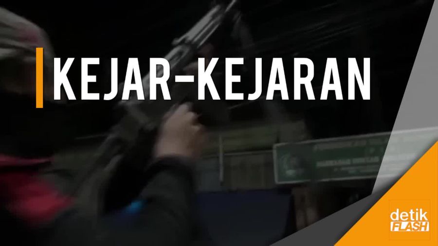 Tegang! Tim Rajawali Bubarkan Tawuran Warga 