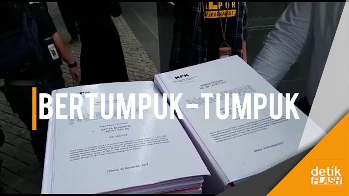 Ini Berkas Perkara Novanto, Dibawa Pakai Troli karena Banyak
