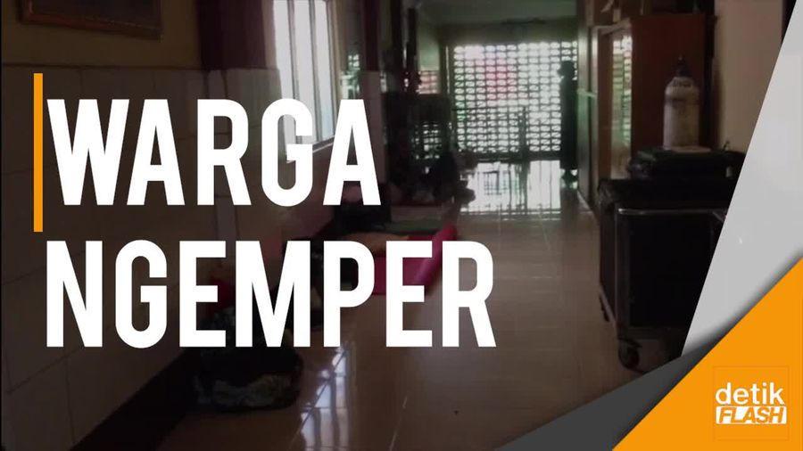 Fasilitas RS Polri Minim, Keluarga Pasien Lesehan di Lantai