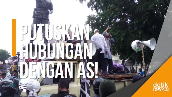 Hujan Deras di Solo Tak Surutkan Massa Demo Trump soal Yerusalem
