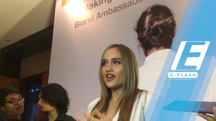 Balik ke Indonesia, Cinta Laura Main Film bareng Raditya Dika