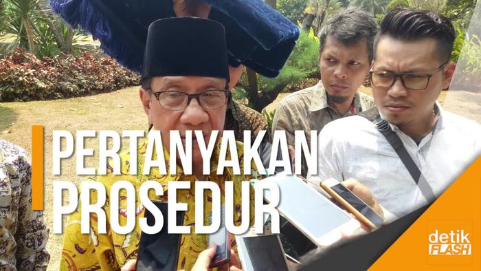 Akbar Tanjung Pertanyakan Keabsahan Novanto Tunjuk Aziz Syamsuddin 