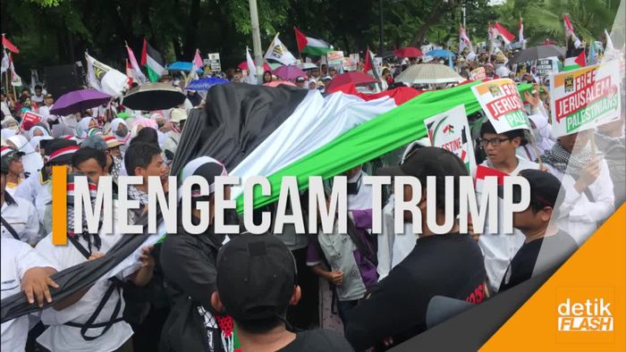 Massa Demo Kecam Trump Berdatangan