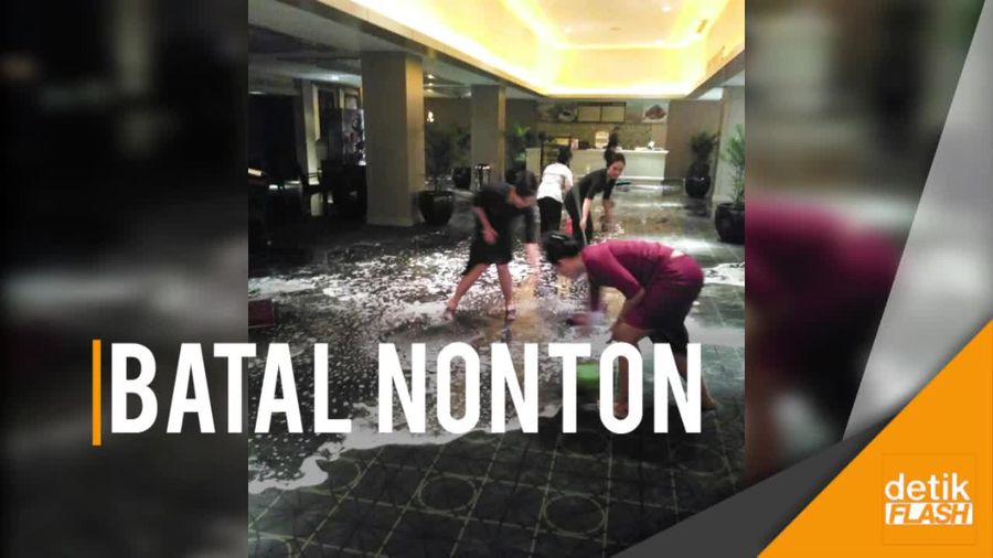 Diduga Atap Plafon Jebol, Bioskop Hollywood XXI Kebanjiran