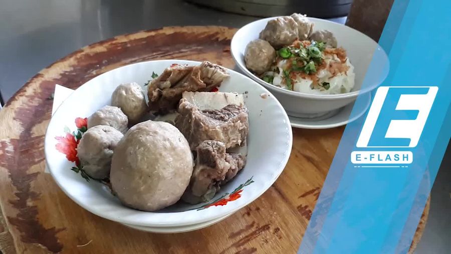 Nyam! Enaknya Bakso Tenis dengan Potongan Rusuk Empuk