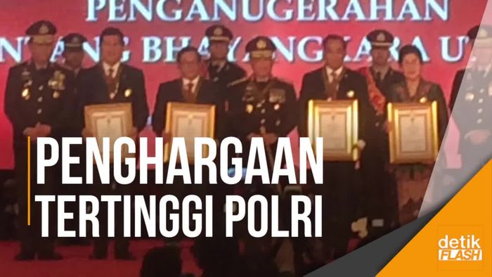 Kapolri Beri Bintang Bhayangkara Utama ke 7 Menteri