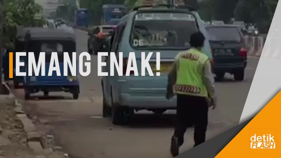 Kencing Sembarangan, Sopir Angkot Ini Diusir Polisi Pakai Batu
