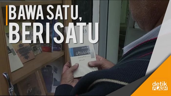 Perpustakaan Tanpa Atap Berdiri di Tengah Sibuknya Kota