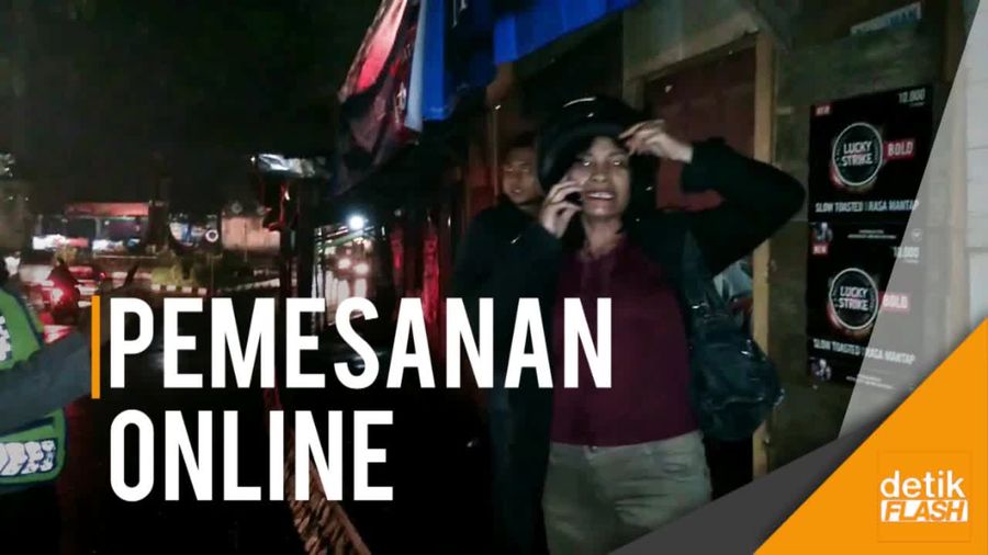 Polisi Ciduk Ibu-ibu Penjual Miras Online 