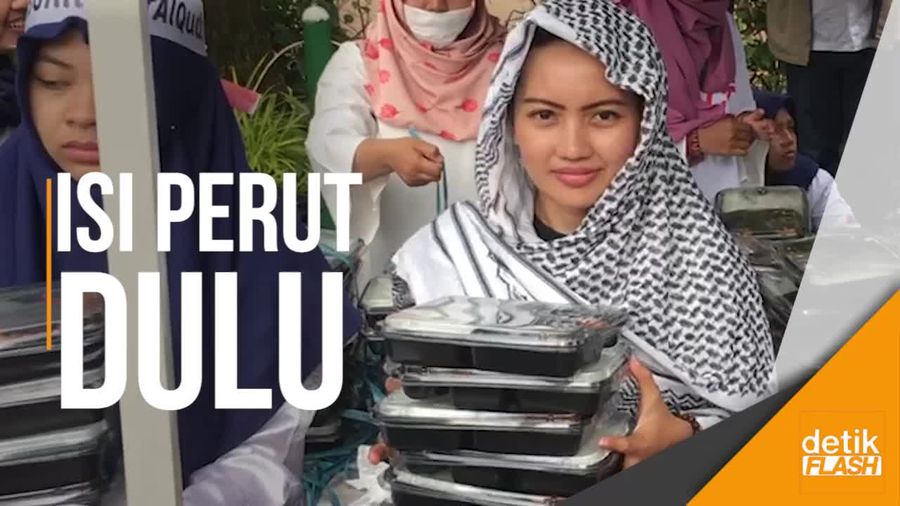 Usai Bubar, Massa di Depan Kedubes AS Buru Makanan Gratis