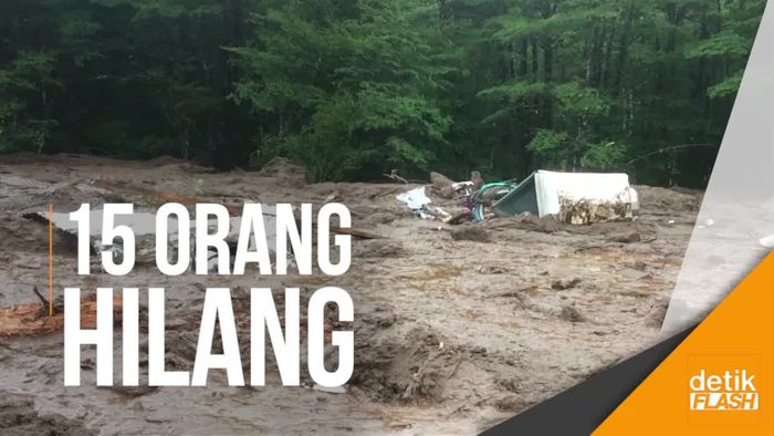 Tanah Longsor Mengubur Sebuah Desa, 3  Orang Tewas