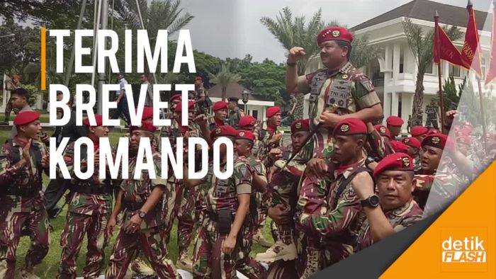 Saat Panglima TNI Hadi Tjahjanto Diarak Ratusan Prajurit Kopassus