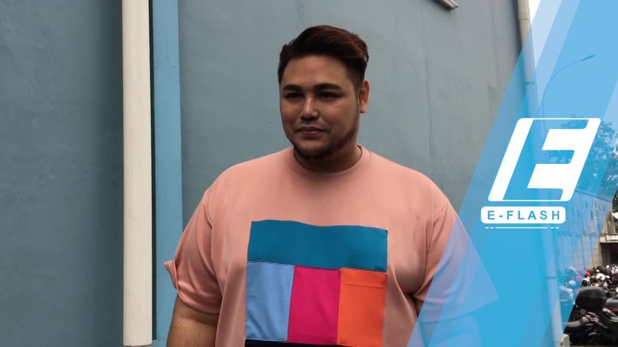 Ramai Gosip Ayu Ting Ting, Ivan Gunawan: Musuhan Jadi Tren?