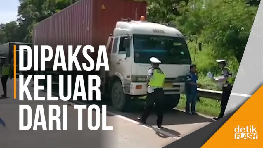 Puluhan Truk Ditilang dan Dipaksa Keluar dari Tol Jakarta-Cikampek