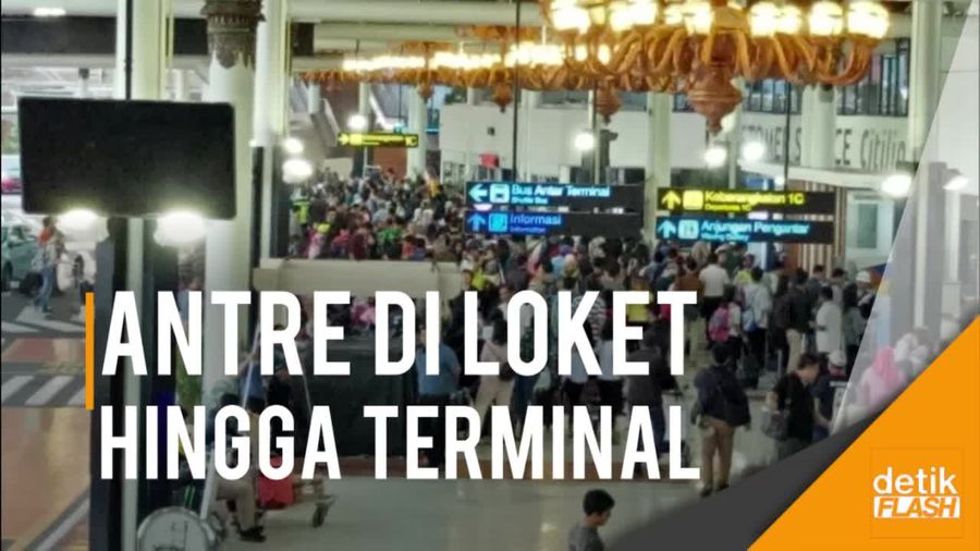 Antrean Membeludak, Penumpang di Cengkareng Melantai