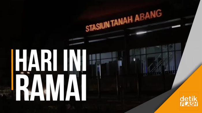 PKL Bubar, Lalin Depan Stasiun Tanah Abang Lancar