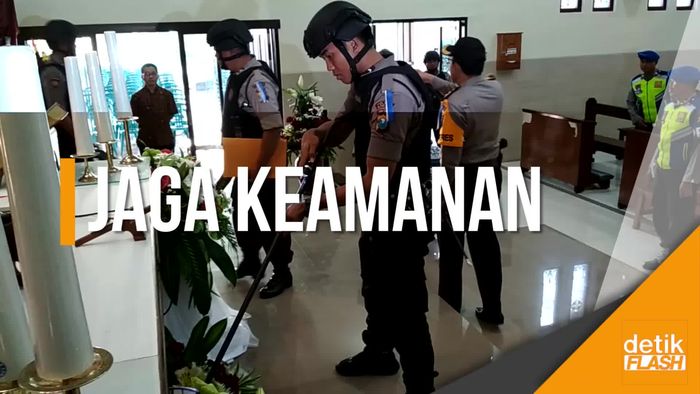 Jelang Misa Malam Natal, Polisi Sterelisasi Lima Gereja Dengan Metal Detector