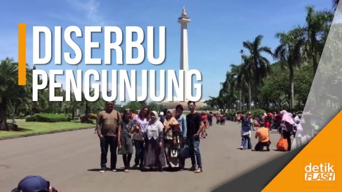 Warga Serbu Monas di Libur Natal
