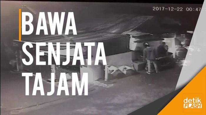 Terekam CCTV Aksi Pelaku Pemalakan di Cilangkap