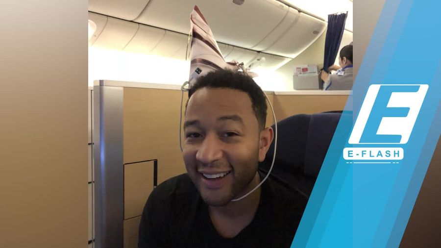 John Legend Rayakan Ultah Saat Pesawatnya 11 Jam ke Tokyo