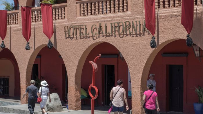 Catut Judul Lagu, The Eagles Tuntut Hotel di Meksiko