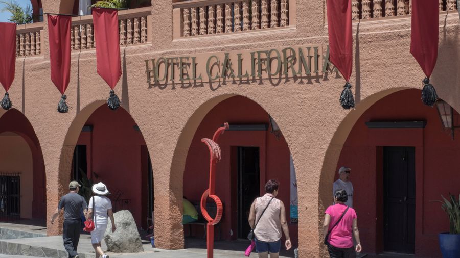 Catut Judul Lagu, The Eagles Tuntut Hotel di Meksiko