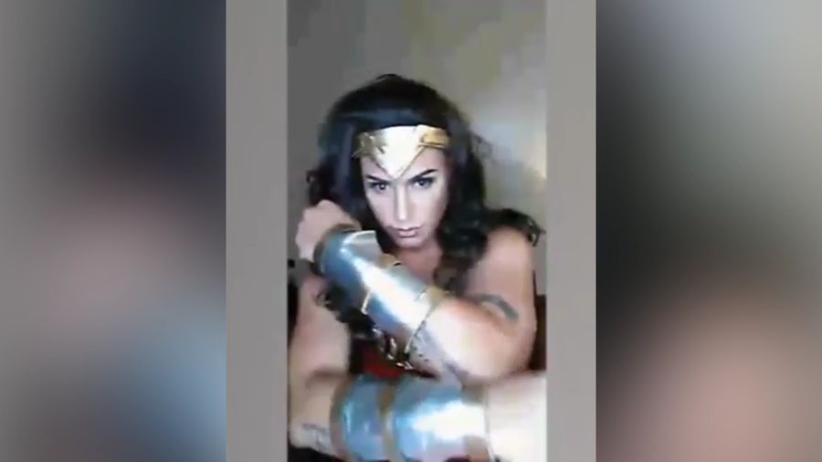 Gal Gadot Puji Pria Filipina yang Dandan Jadi Wonder Woman