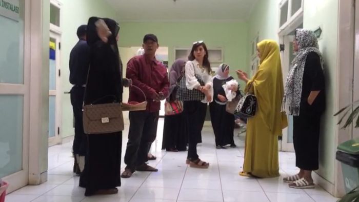 Yana Zein Dimakamkan Secara Islam 