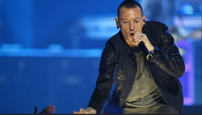 Chester Bennington Meninggal Bunuh Diri!
