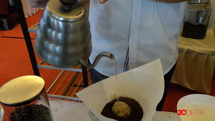 Asyiknya Nongkrong di Warung Kopi Aceh: Nikmat dan Ramah di Kantong