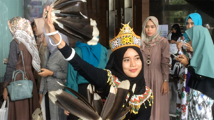 Tari Burung Enggang Ramaikan Sunsilk Hijab Hunt 2017 Jakarta