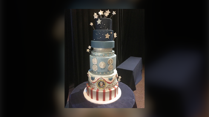 Kue Pelantikan Obama dan Trump Sama Persis!