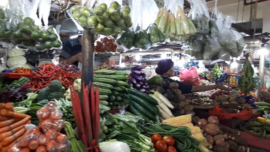 Belanja di Pasar untuk Persiapan Ramadan