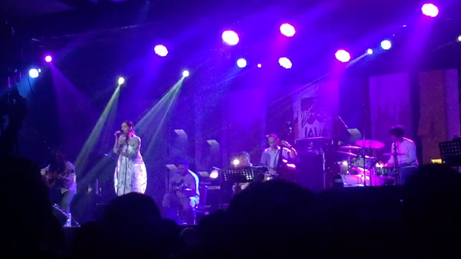 Monita Mencuri Senja di Java Jazz 2017