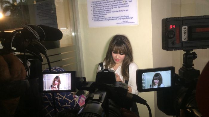 Jupe Masih Pakai Selang untuk Makan