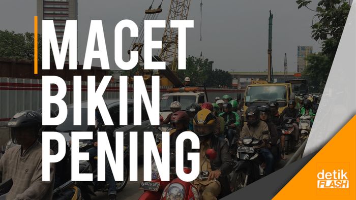 Tak Hanya Pengendara, Macet Juga Bikin Pusing Polisi