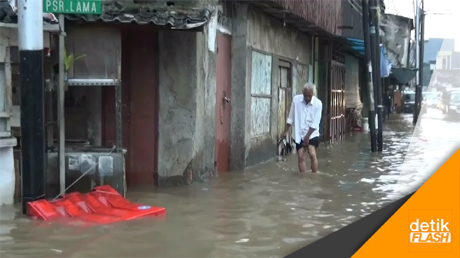 Imbas Banjir di Jalan Jatinegara Barat, Banyak Toko Tutup