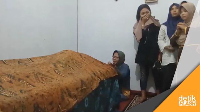 Dian Pemandu Lagu Disiram Air Keras, Meninggal Setelah 26 Hari Dirawat