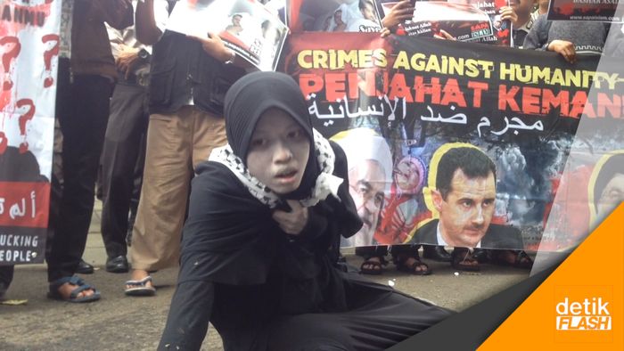 Kutuk Serangan Bom Kimia, Kedubes Suriah di Jakarta Didemo